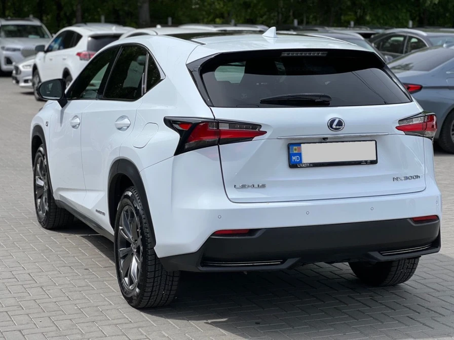 Lexus NX, 2016