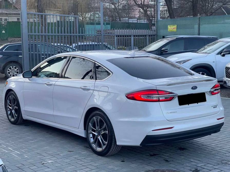 Ford Fusion, 2020